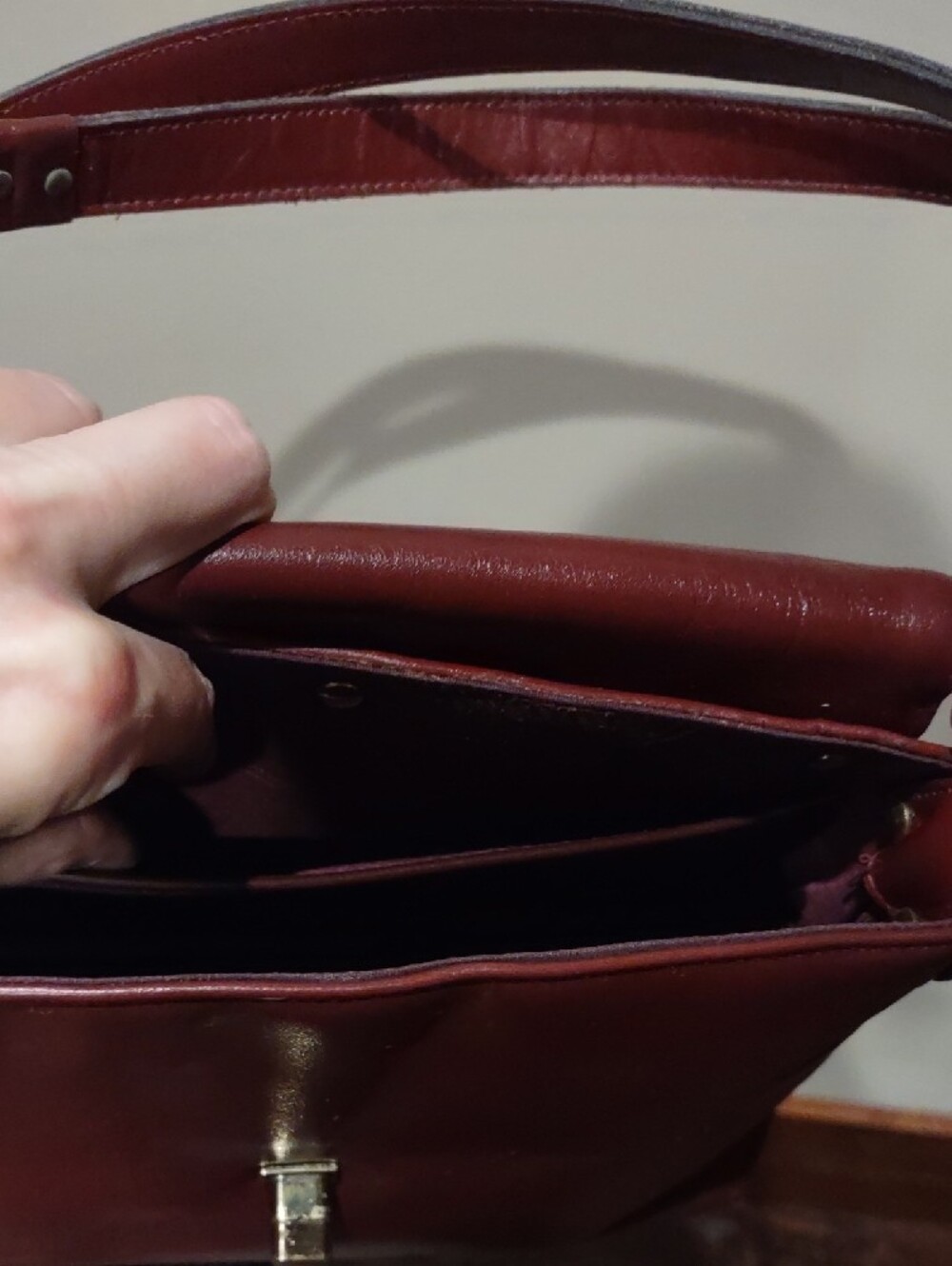 Leather Shoulder Bag in Burgundy Purse Handbag - Picture 12 of 13
